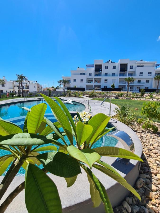 Residence Bali Torrevieja Bagian luar foto