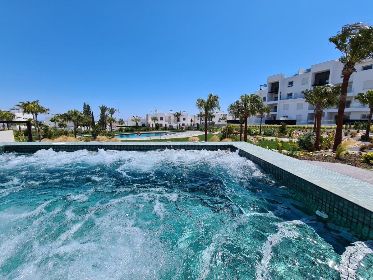 Residence Bali Torrevieja Bagian luar foto